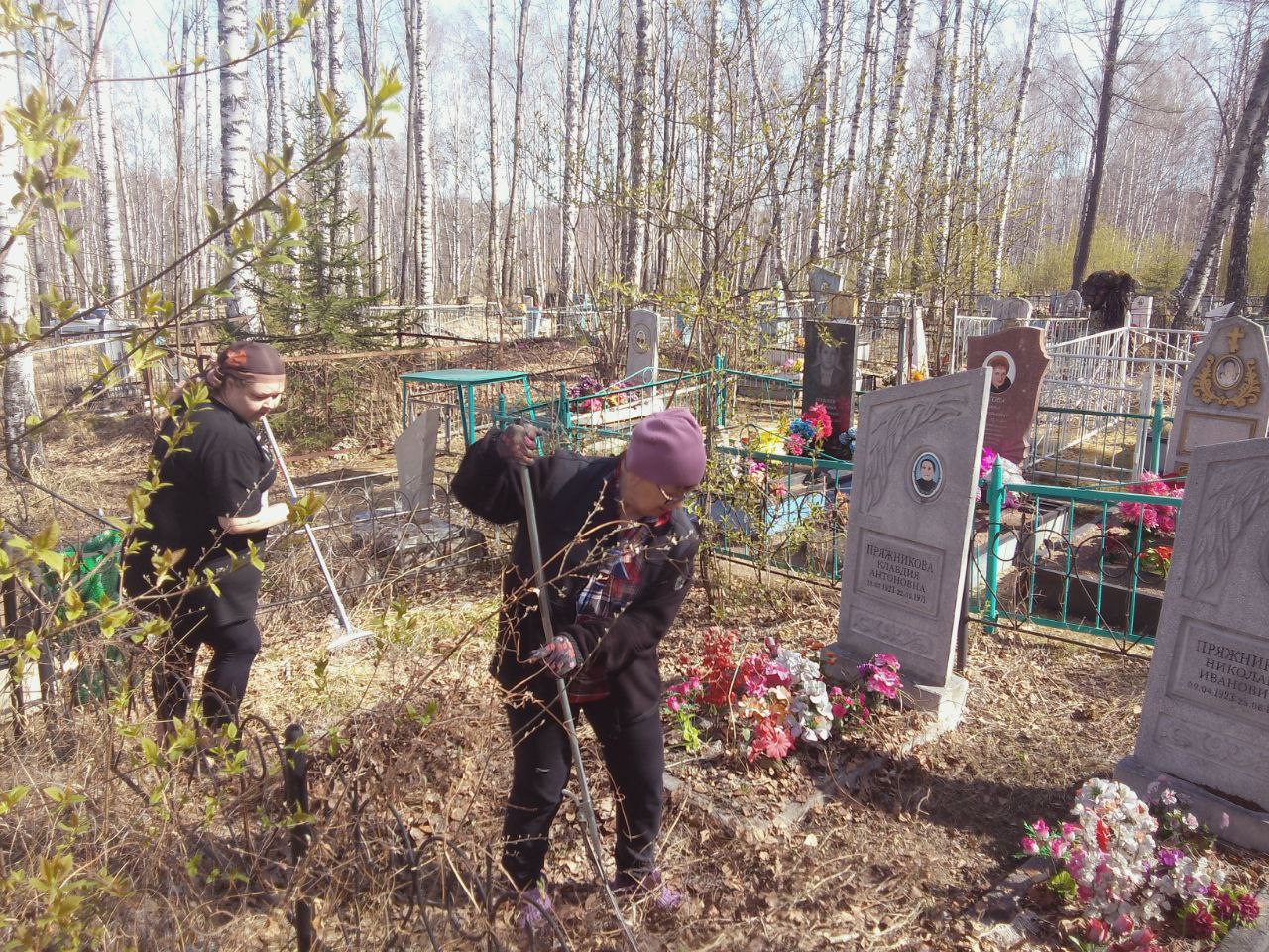 Субботник на кладбище 02.05.2025. Уборка могил участников и ветеранов ВОВ.
